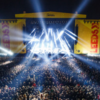 The History of Music Festivals - Leeds Festival Main Stage with crowd